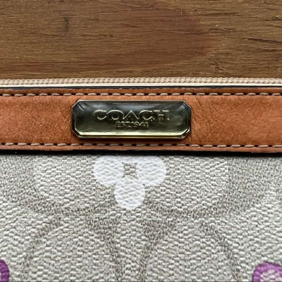 Coach Monogram Floral Print Wristlet-Like New - Picture 4 of 8